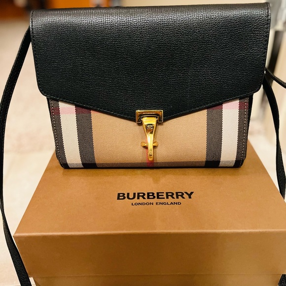 Burberry Handbags - Selling a gently used Burberry Macken Crossbody Bag Leather & House Check Canvas